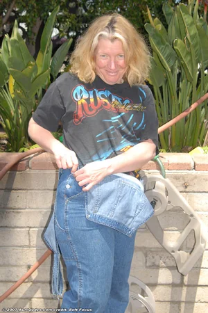 Mature Country Woman Stripping — photo 7