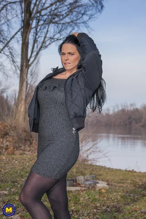 Ladies in Nylons Bare Their Groins — photo 36