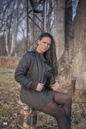 Ladies in Nylons Bare Their Groins — photo 37