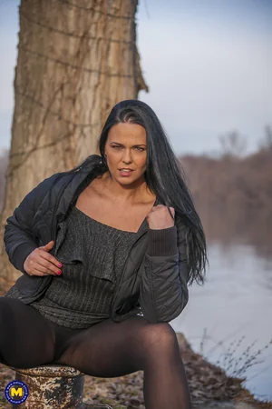 Ladies in Nylons Bare Their Groins — photo 43