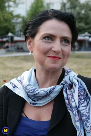 Graceful Mature Woman Prefers Fucking Young Guys — photo 1