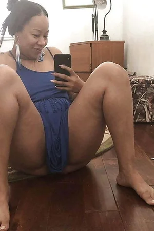 Erotismo di MILF nera formosa — foto 22