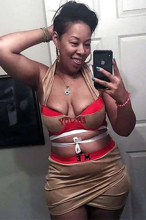 Erotismo di MILF nera formosa — foto 33