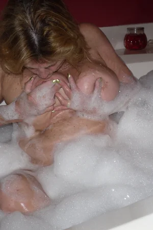 Mulher seetuda toma banho — foto 11
