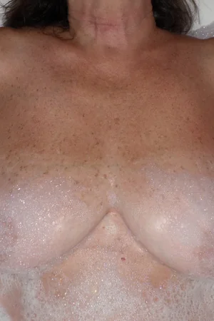 Mulher seetuda toma banho — foto 16