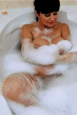 Big Titted Mature Woman Takes A Bath — photo 28