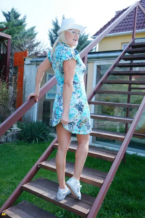 Blonde Flashes Pussy Outdoors — photo 31