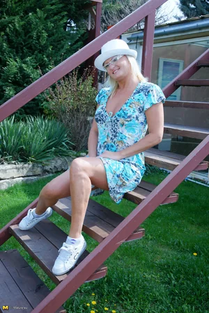 Blonde Flashes Pussy Outdoors — photo 40