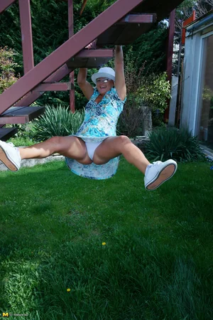 Blonde Flashes Pussy Outdoors — photo 8
