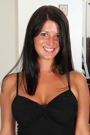 Jolie dame se déshabille lentement et se caresse — photo 20