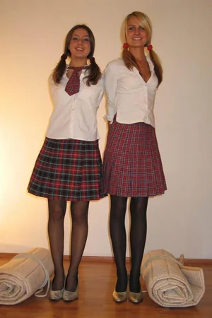 Putas experimentadas en falda — foto 28