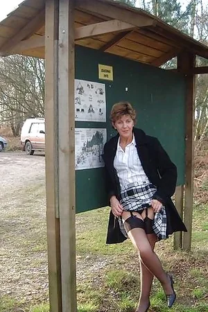 Madura inglesa ama desnudarse al aire libre — foto 11
