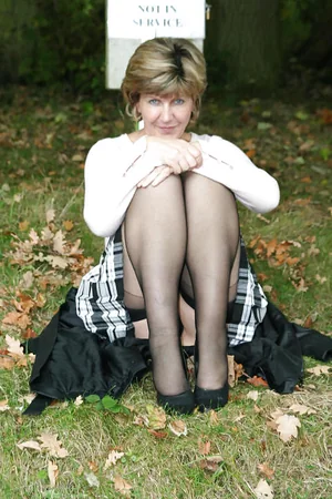 Madura inglesa ama desnudarse al aire libre — foto 20