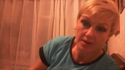 Mulher russa brincalhona no Skype