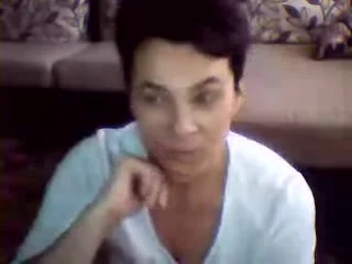 Morena adulta faz cibersexo de forma desajeitada